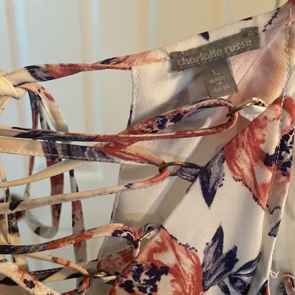 Cold Shoulder Floral Blouse - Picture 2 of 8